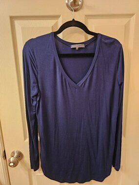 NWOT Emma's Closet Medium Navy Blue V-Neck Blouse